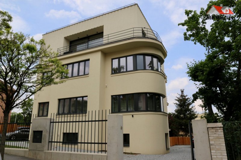 Pronájem obchodních prostor,100m2,