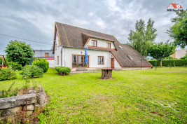 Prodej dvougeneračního domu 2x 4+KK s krásnou zahradou - Velká Hleďsebe 