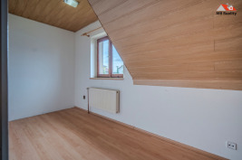 Prodej dvougeneračního domu 2x 4+KK s krásnou zahradou - Velká Hleďsebe 