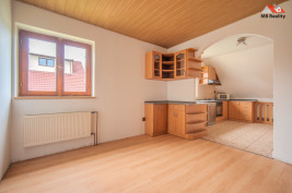Prodej dvougeneračního domu 2x 4+KK s krásnou zahradou - Velká Hleďsebe 
