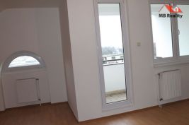 Pronájem rodinného domu 4+kk 180m2 Praha 9 Kyje