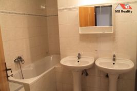 Pronájem rodinného domu 4+kk 180m2 Praha 9 Kyje