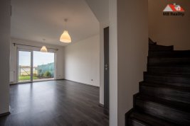 Prodám rodinný dům 8+kk,254m2,pozemek 912m2, Osnice