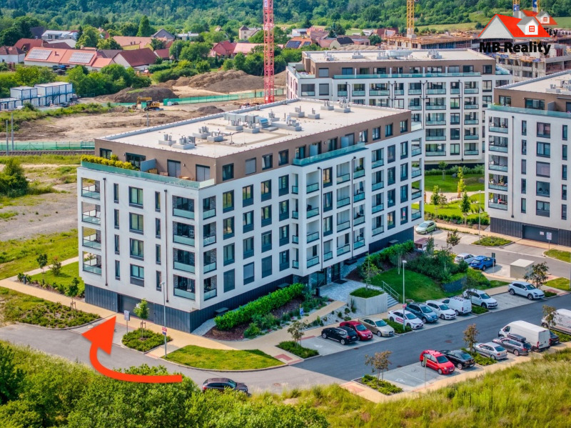 Fotovoltaické panely na střeše domu ve Středočeském kraji