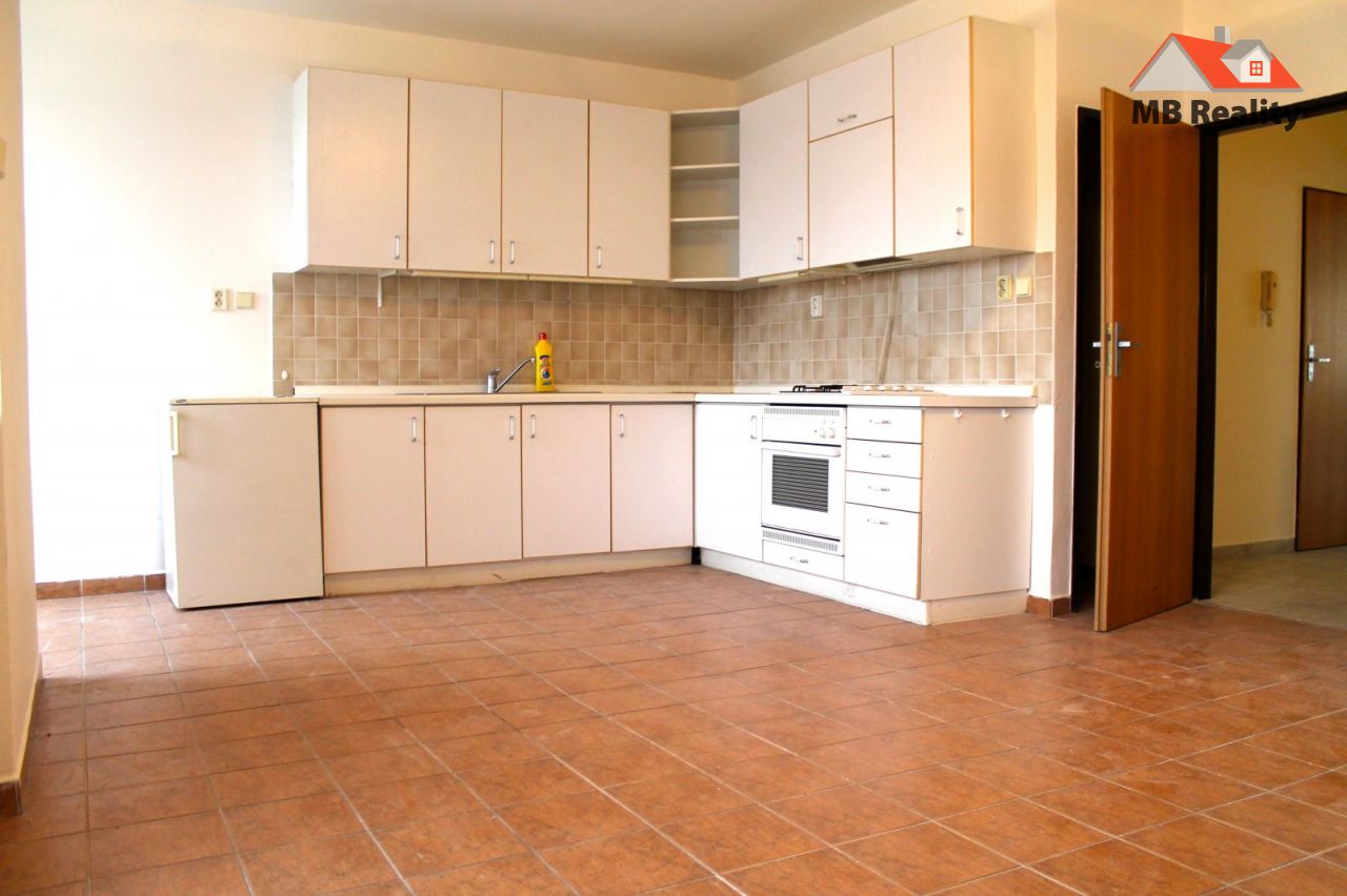 Fotovoltaické panely na střeše domu ve Středočeském kraji