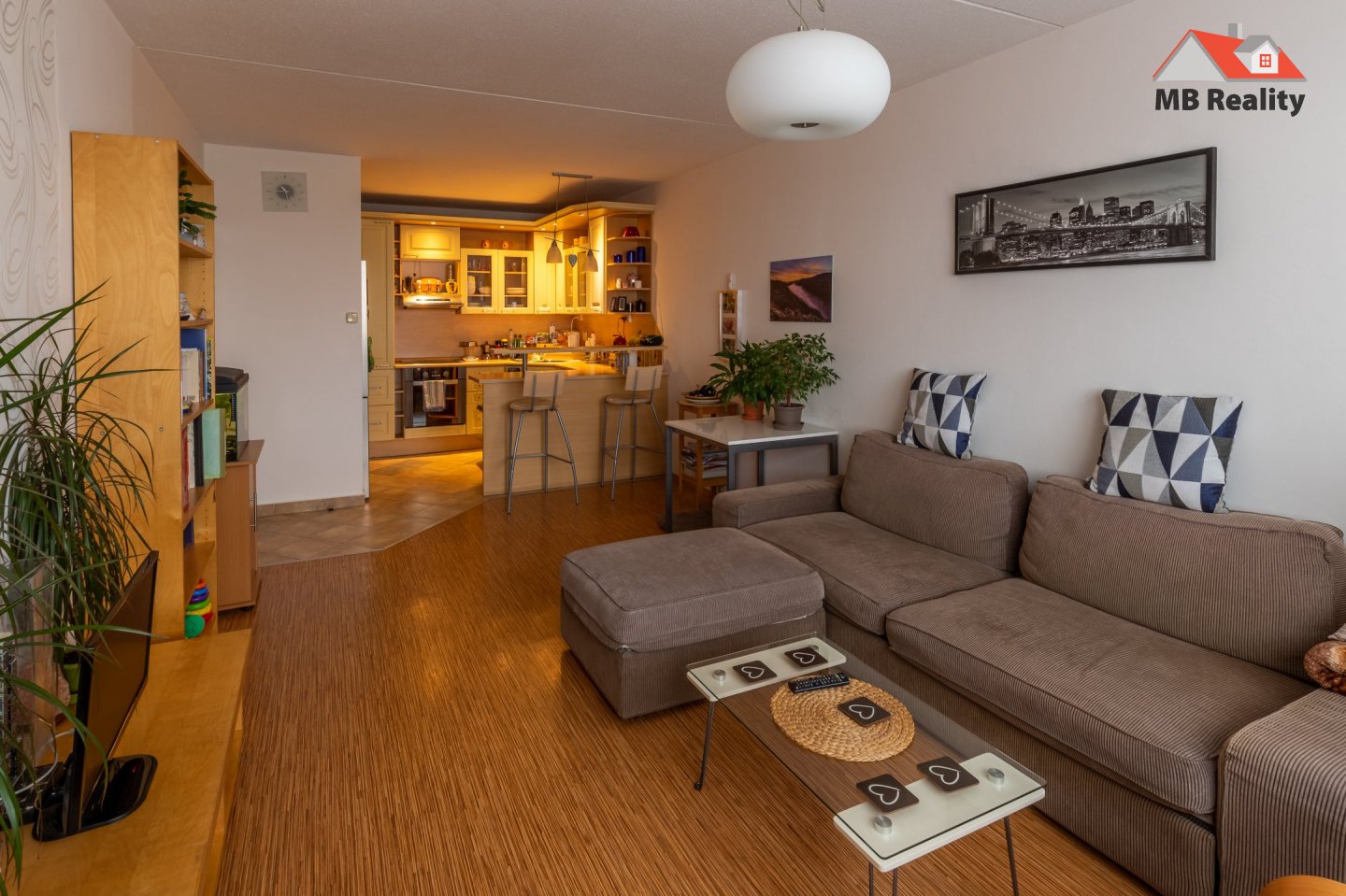 Fotovoltaické panely na střeše domu ve Středočeském kraji