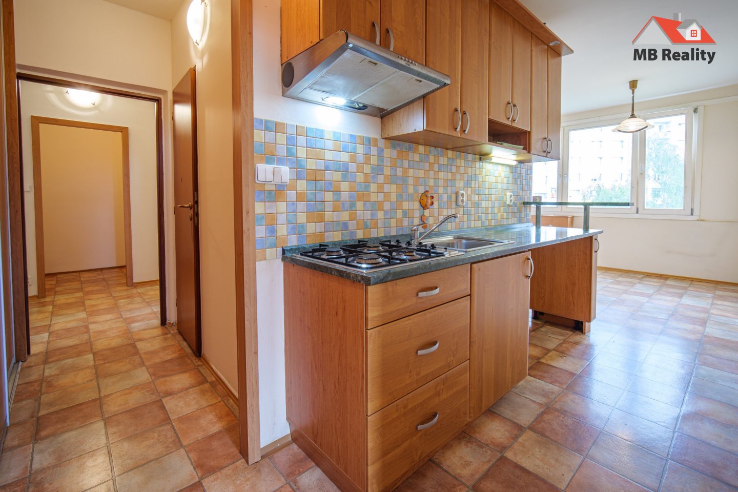 Fotovoltaické panely na střeše domu ve Středočeském kraji